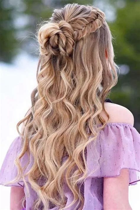 62 pretty prom hairstyle ideas for curly long hair prettypromhairstyle promhairstyleideas p