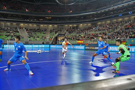 Whilst it may appear similar to soccer there are distinct differences. Developing Futsal Competitions & Generating Fan Interest - Part 1 - DougReedFutsal