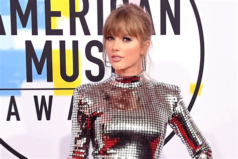 Taylor Swifts 2018 Amas Look Is A Lesson In Disco Dressing Glamour