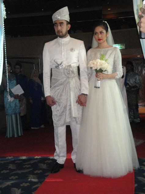 Inspirasi Baju Pengantin Tradisional Perkahwinan Selebriti Malaysia