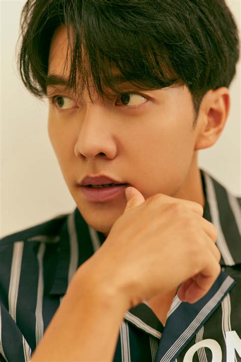 이승기 5.5집 미니앨범 세 뮤직비디오 중 2번째 뮤직비디오로 앨범에 있는 포토 에세이를. 인터뷰② 이승기 "류이호 '승기씨'=강호동 '승기야'..당하는 ...