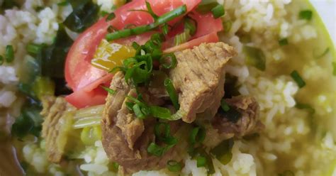 500 gr daging sapi (pilih yg rawonan), 50 gr daun kedondong muda, 5 siung besar bawang merah, 5 siung besar bawang putih, 5 bh cabe merah, 5 bh cabe hijau, 10 bh cabe rawit (atau sesuai selera), 2 ruas jari lengkuas, 3 lembar daun salam, sesuai selera merica, gula, garam. Resep Soto Daging Bening oleh Soffy Isna - Cookpad