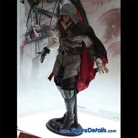 Hot Toys Ezio Action Figure Assassins Creed Ii Vgm