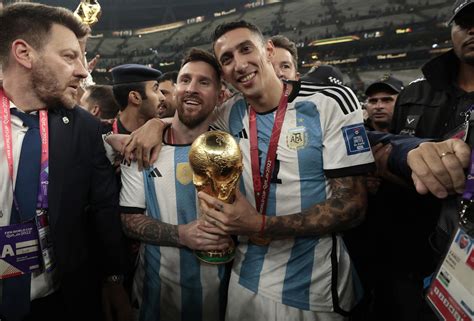 La fiesta continúa Messi y Di María viajan a Rosario tras celebración