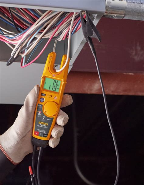 Fluke Electrical Testers Safely Measure Voltage And Current