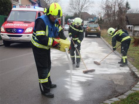 Mit grisu nö gibt es ab sofort die von wastl bekannten einsatzdaten auch für unterwegs als app für ios und android. Pkw verlor große Menge Öl: Feuerwehreinsatz in NÖ ...