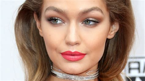 All Of Gigi Hadids Outfits At The 2016 Amas Are Absolutely Glorious