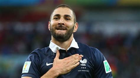 Бензема карим (karim benzema) футбол нападающий франция 19.12.1987. Бензема изрази подготвеност да игра за друга ...