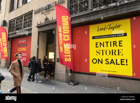 Iconic Lord And Taylor Department Store On Fifth Avenue Closes Its Doors