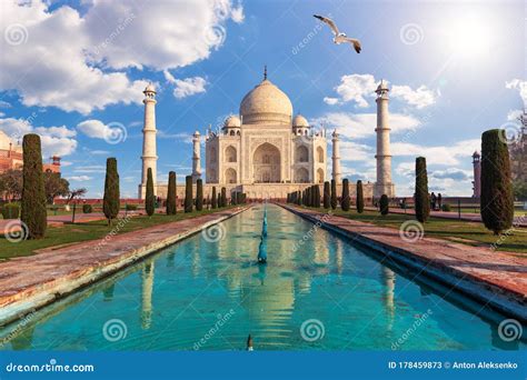 Taj Mahal Famous Marble Mausoleum Agra Uttar Pradesh India Stock