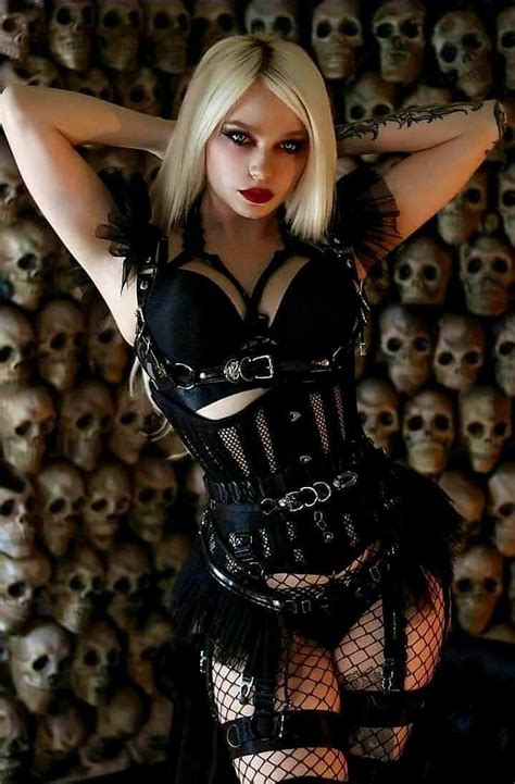 Pin By Laurie Gothic Witch Bitch Pa On Gothic Beauty Sexy Fantasy