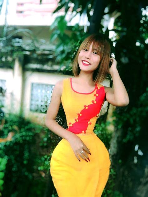 Pin En Myanmar Girl Su Mo Mo Naing With Myanmar Dress