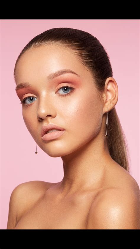 Blać Cosmetics highlighter Get perfect skin blaccosmetics com Pink
