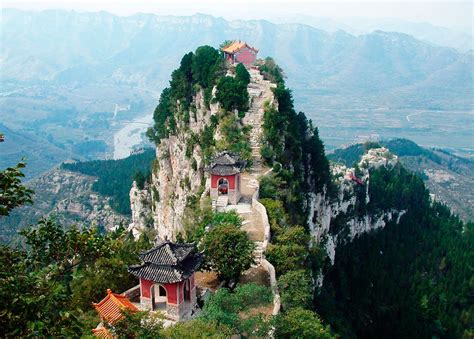 It epitomizes splendid chinese culture and was listed in the world natural and cultural heritage list how to travel from taishan railway station to taishan mountain. Taishan: La montaña más famosa de China - ConfucioMag