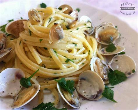 Linguine alle vongole profumo di mare in tavola