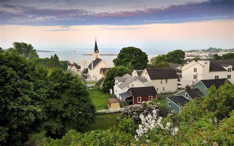 The hotel iroquois has been named condé nast traveler's best small hotel in the world for three consecutive years and hotel iroquois photo gallery (click on photos for captions & slideshow view). Mackinac Island Hotels | Official Website | Hotel Iroquois