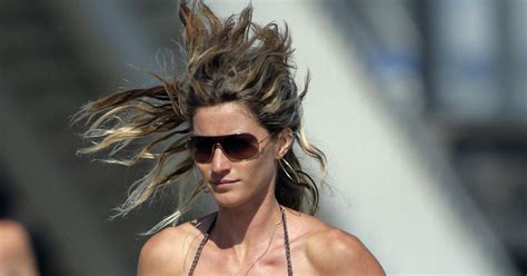Extra Scoop Is The Proof In The Pix New Shots Of Gisele Bündchen Showing Off Rumored Breast