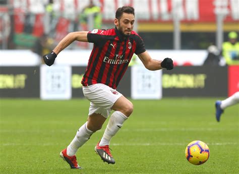 In attesa di questo miracolo non ci resta che ritrovarci qui sabato a partire dalle 19:00 per il vostro live! TMW: RB Leipzig place €15m bid for Calhanoglu as Schalke ...
