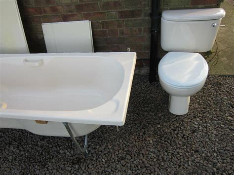 Light cream complete bathroom suite