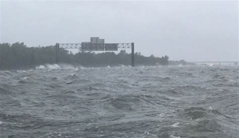 What I 10 Looked Like Before And After Hurricane Harvey 2 Pics