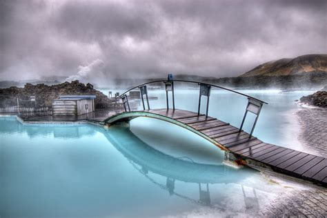 ブルーラグーン 北欧アイスランドの青い温泉 世界最大の露天風呂 Travelpress