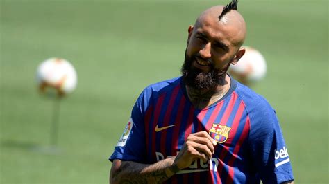 Arturo erasmo vidal pardo, born may 22, 1987 in santiago, chile, is a chilean international footballer, who plays as a midfielder at inter. Arturo Vidal Haircut Barcelona - Trend Best Haircuts