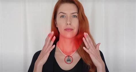 Pulse El Collar Desarrollado Por La Nasa Que Impide Tocarse La Cara