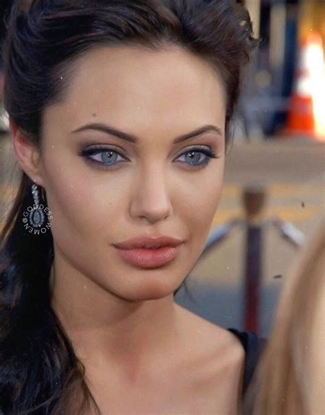 She keeps her makeup quite simple and if you have seen her on the red carpet, she likes to sport dark lip colors. Angelina Jolie | Angelina jolie eyes, Angelina jolie ...