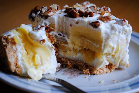 Dieses rezept braucht tatsächlich nur eine einzige zutat. Butter and Oven Mitts: Banana Split Cake