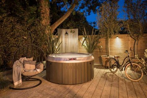 29 Outstanding Hot Tub Surround Ideas That’ll Enhance Your Property