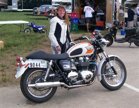 2005 triumph bonneville t100 pictures, prices, information, and specifications. 2005 Triumph Bonneville - Moto.ZombDrive.COM