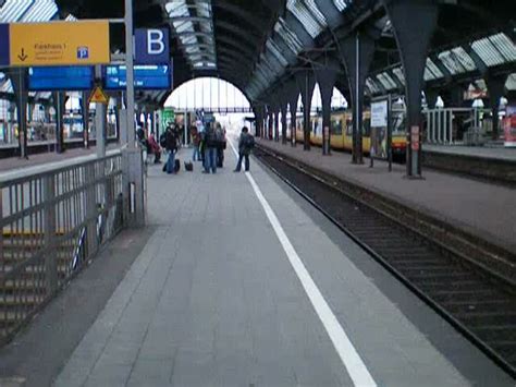 In den grö­ßen a2, a3, a4 und a5 er­hält­lich! Ein- und Ausfahrt eines TGV POS in Karlsruhe. Inklusive ...