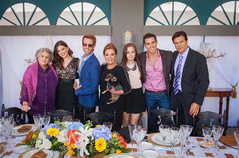 Es la adaptación de la telenovela colombiana pobres rico. Novelas Radar: Novela Pages: Qué pobres tan ricos