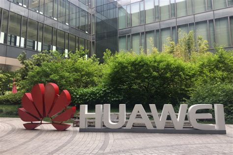 Aksi pemecatan karyawan ini dilakukan dua bulan setelah as memasukkan huawei dalam daftar hitam (blacklist), yang membuat raksasa teknologi china ini tidak bisa berbisnis dengan perusahaan. NEWS : Huawei Siapkan Pasukan Besi Untuk Lawan Dominasi AS