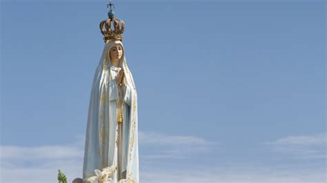 El día 10 de diciembre de 1925, la santísima virgen se le apareció a ella, y al lado, suspenso en una nube luminosa, un niño. La Virgen de Fátima llegó a Chile: revisa en qué ciudades ...