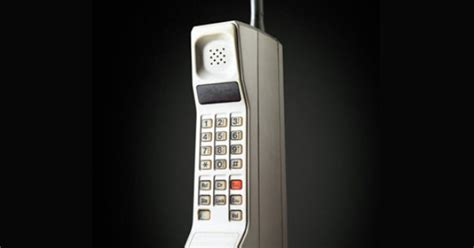 il cellulare compie 40 anni dalla prima chiamata con un telefonino al iphone foto l