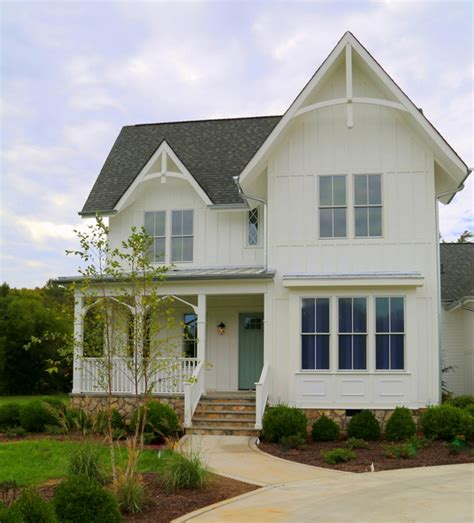Choosing exterior paint colors for your house can be tricky. Exterior Paint Colors - Painting the Body and Trim the Same Color - The Decorologist