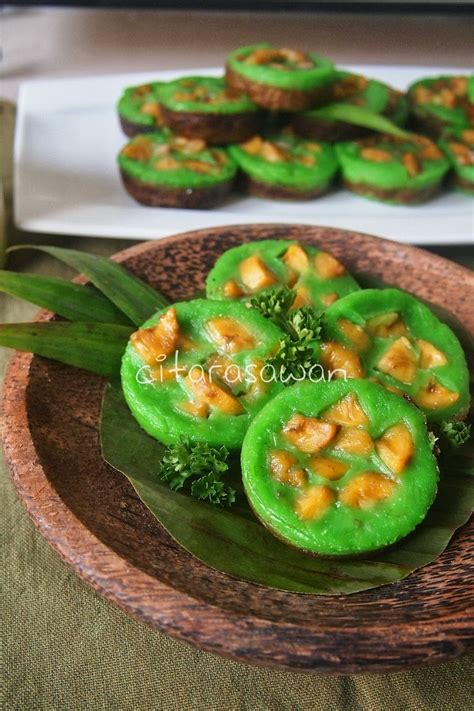 Kue talam pisang yang bisa kamu coba buat di rumah secara mudah. Kuih Bakar Pisang Pandan / Bingka Pisang Pandan ~ Blog Kakwan