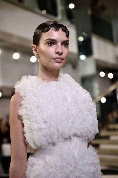 Emily ratajkowski spaziert mit baby sylvester durch ny. Bella Hadid, Emily Ratajkowski and More Got Baby Bangs for ...