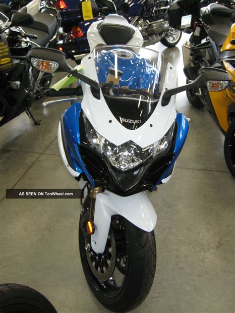 Loved by many, loyal to few. 2011 Suzuki Gsx - R1000 Sport Bike Race Motorcycle Gixxer ...