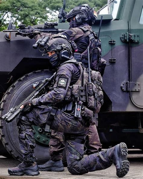 Indonesian Army Para Raider Personnel During A Closed Demonstration To The Members Of MoD