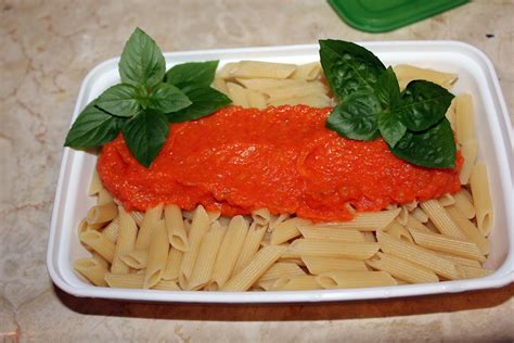 Jen's Food Adventures: Pasta with fresh plum (roma) tomato sauce