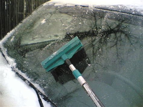 How To Remove Ice And Bugs From Windshield