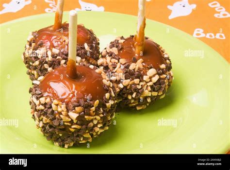Sticky Toffee Apple Hi Res Stock Photography And Images Alamy
