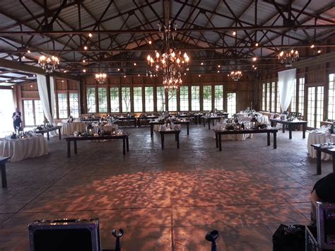 There is nothing more romantic than a sea of wildflowers and all of your loved ones gathered together as you celebrate the greatest night of your life. Rustic Wedding venues in wine country
