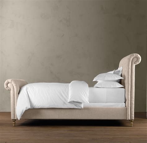 Rh's aston fabric bed with footboard:our aston bed's curved lines and elegant wood trim take their inspiration from 1930s french design. Chesterfield Fabric Sleigh Bed With Footboard in 2020 ...