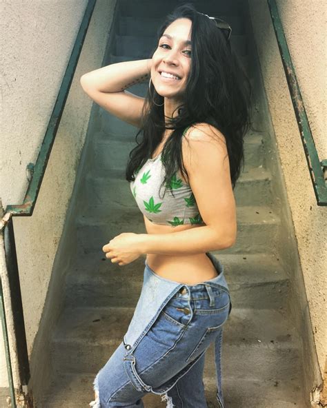 picture of cassie steele