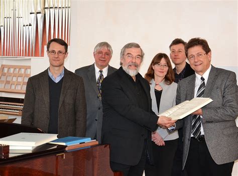 Certificate program for international students in english master programs. Uni Kiel: Drei Bände auf einen Streich