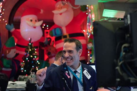 Santoli: Wall Street prediction for next year is likely wrong