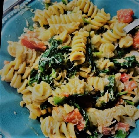 Check spelling or type a new query. Pasta con Polpa di granchio con spinaci - Ricetta Italiana